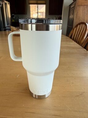 Yeti White Travel Rambler 30oz  Mug with Handle and Stainless Trim - EUC